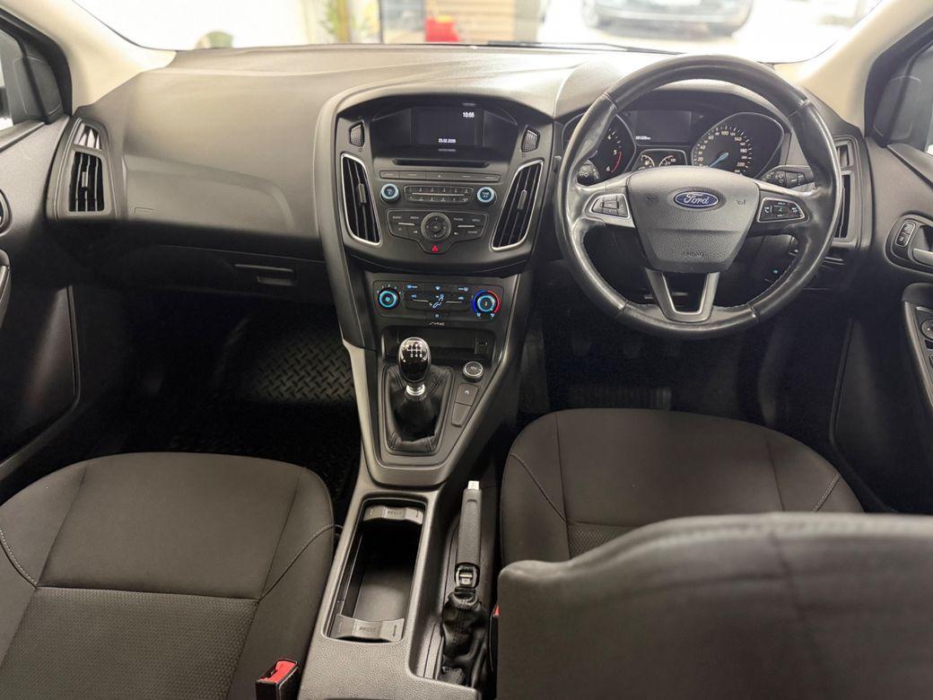 2017 Ford Focus - photo 6