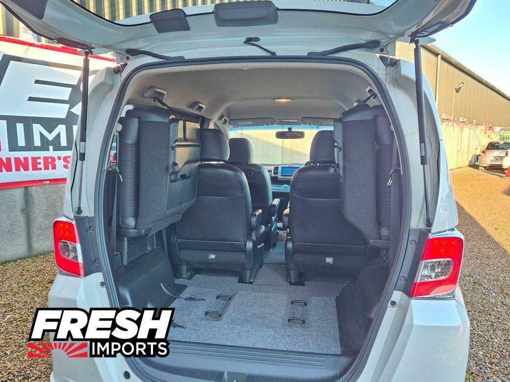 2014 Honda Freed 6 Seater - photo 17