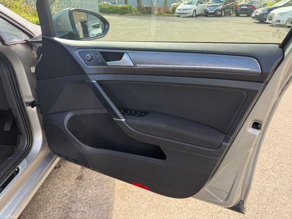 Volkswagen Golf 1.2 - photo 12