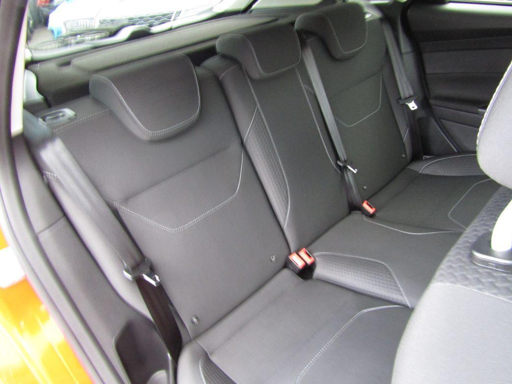 2016 Ford Focus - photo 17