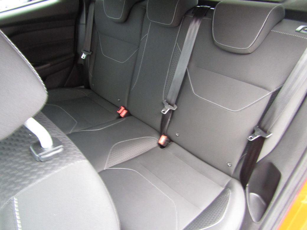 2016 Ford Focus - photo 16