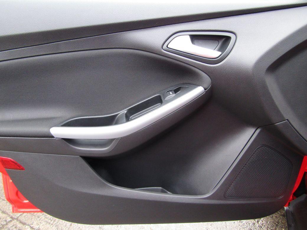 2016 Ford Focus - photo 18