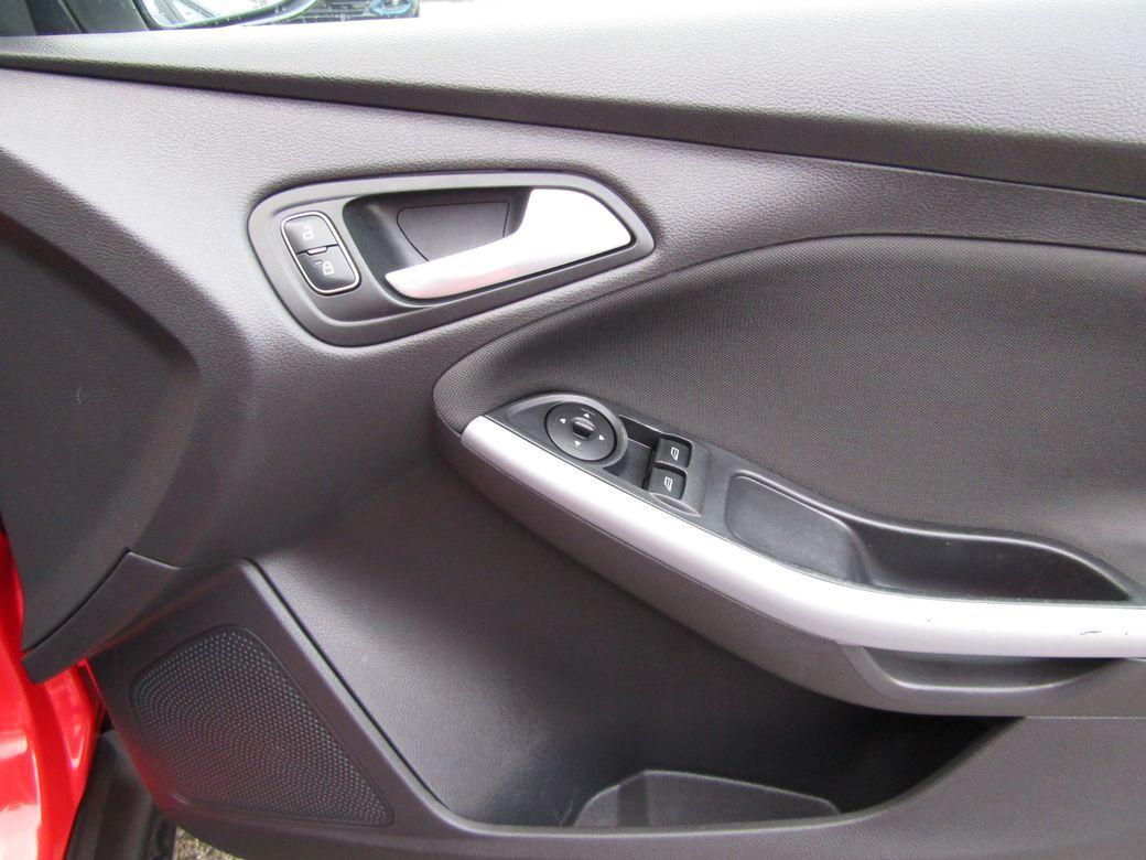 2016 Ford Focus - photo 19
