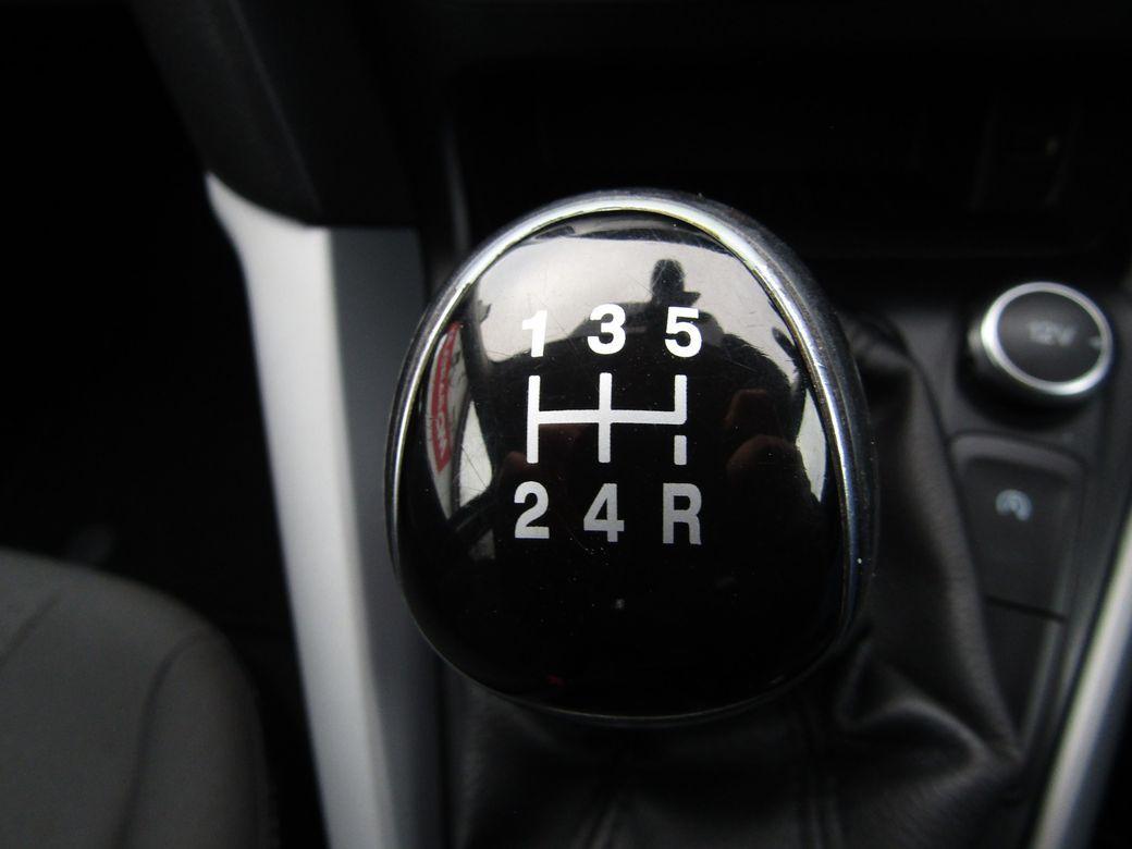 2016 Ford Focus - photo 22