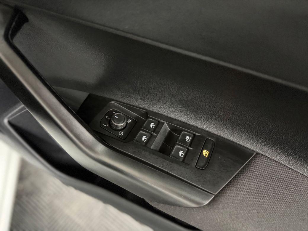 2022 Volkswagen Polo / Low Mileage - photo 14