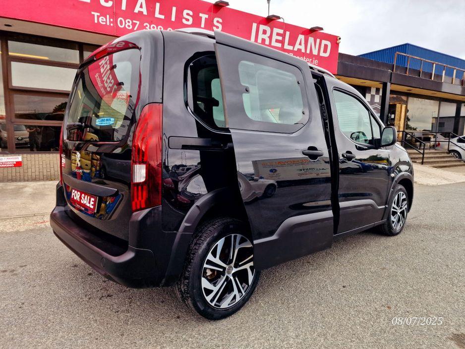 2021 Peugeot Rifter - interior view