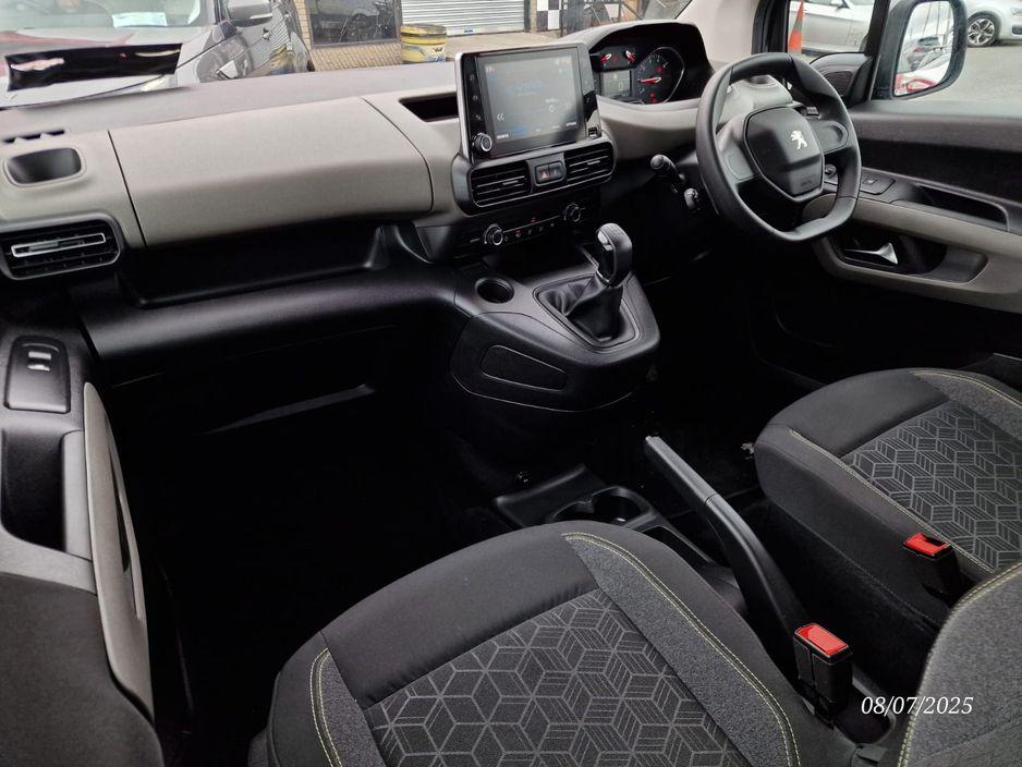 2021 Peugeot Rifter - photo 10
