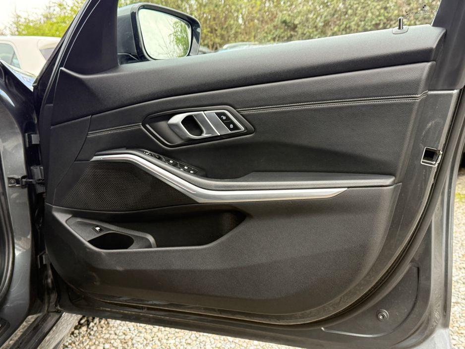 2021 BMW 3 Series - photo 17