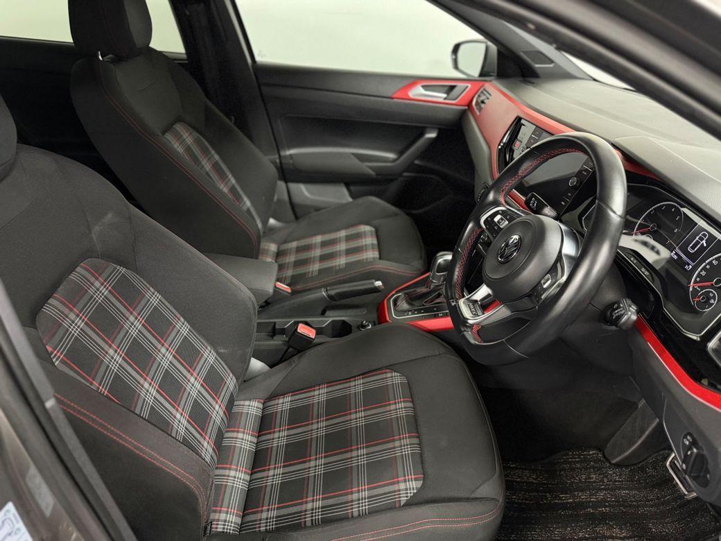 2018 Volkswagen Polo / Low Mileage - photo 10
