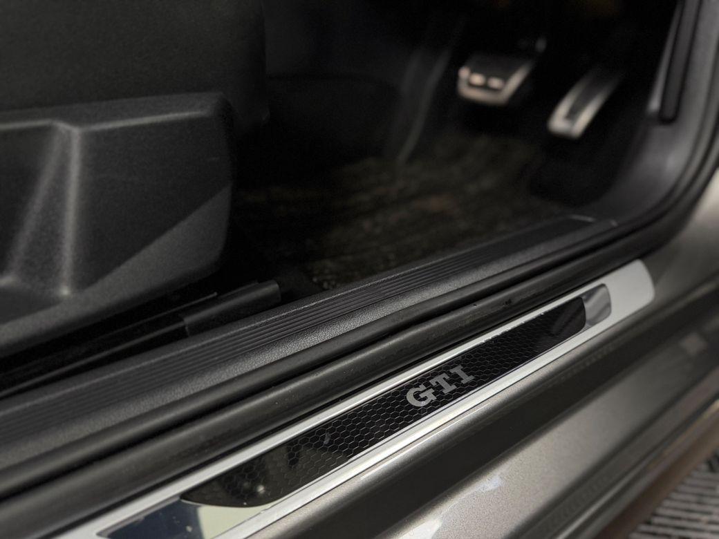 2018 Volkswagen Polo / Low Mileage - photo 17