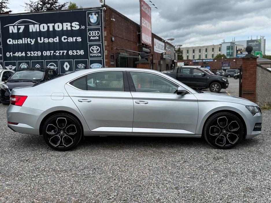 2022 Skoda Superb - photo 2