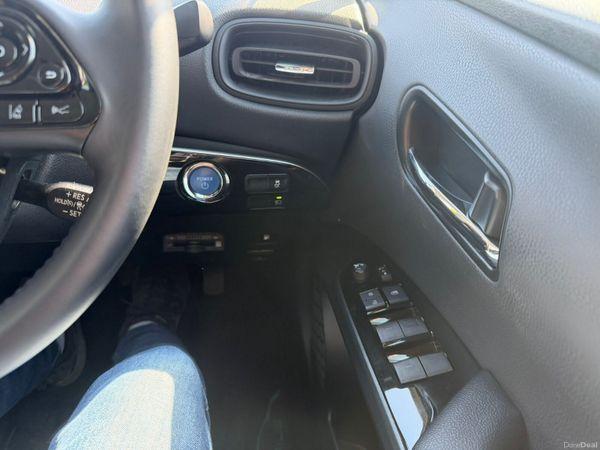 2020 Toyota Prius Hybrid - photo 13