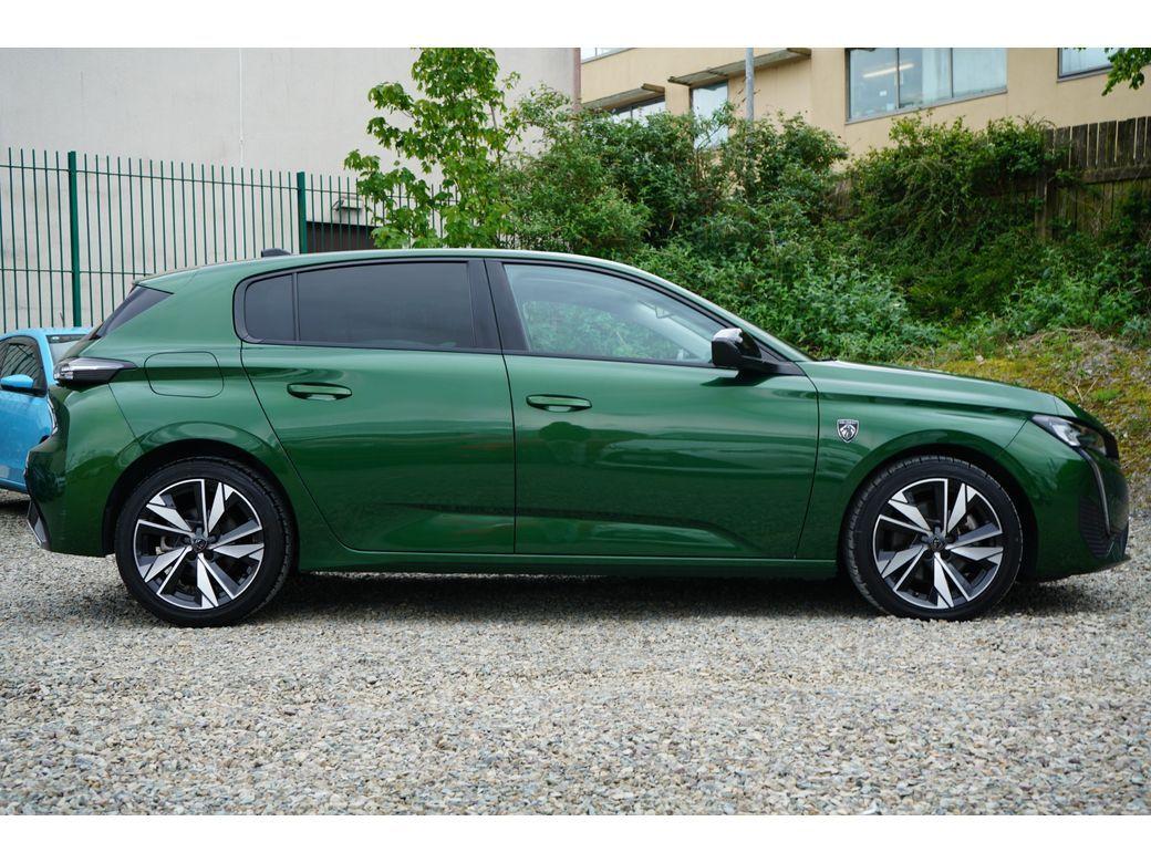 2023 Peugeot 308 - interior view