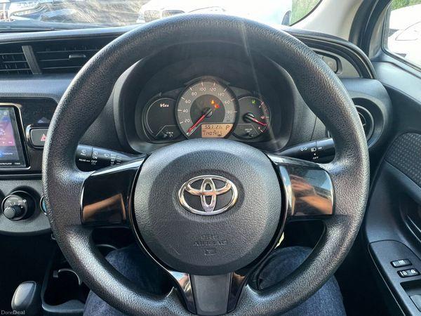 2017 Toyota Vitz - photo 10
