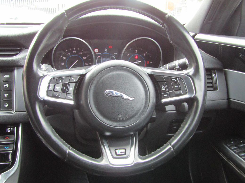 2017 Jaguar XF - photo 9