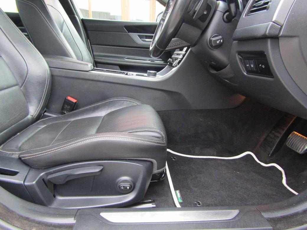 2017 Jaguar XF - photo 12