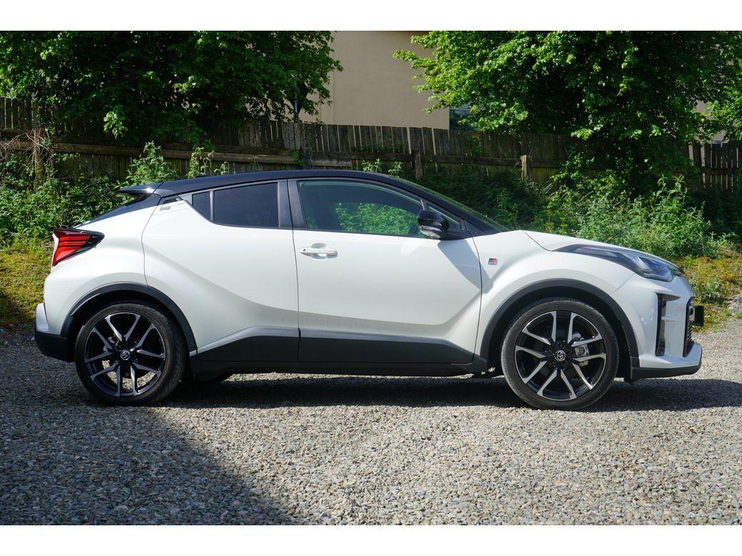 2020 Toyota C-HR - interior view