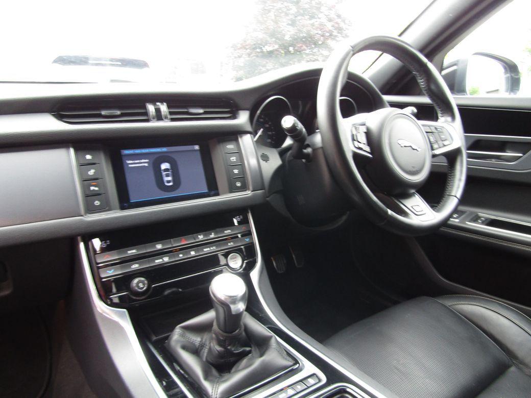 2017 Jaguar XF - photo 10