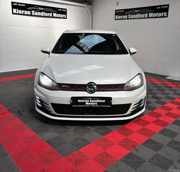 2014 Volkswagen Golf GTI - photo 2