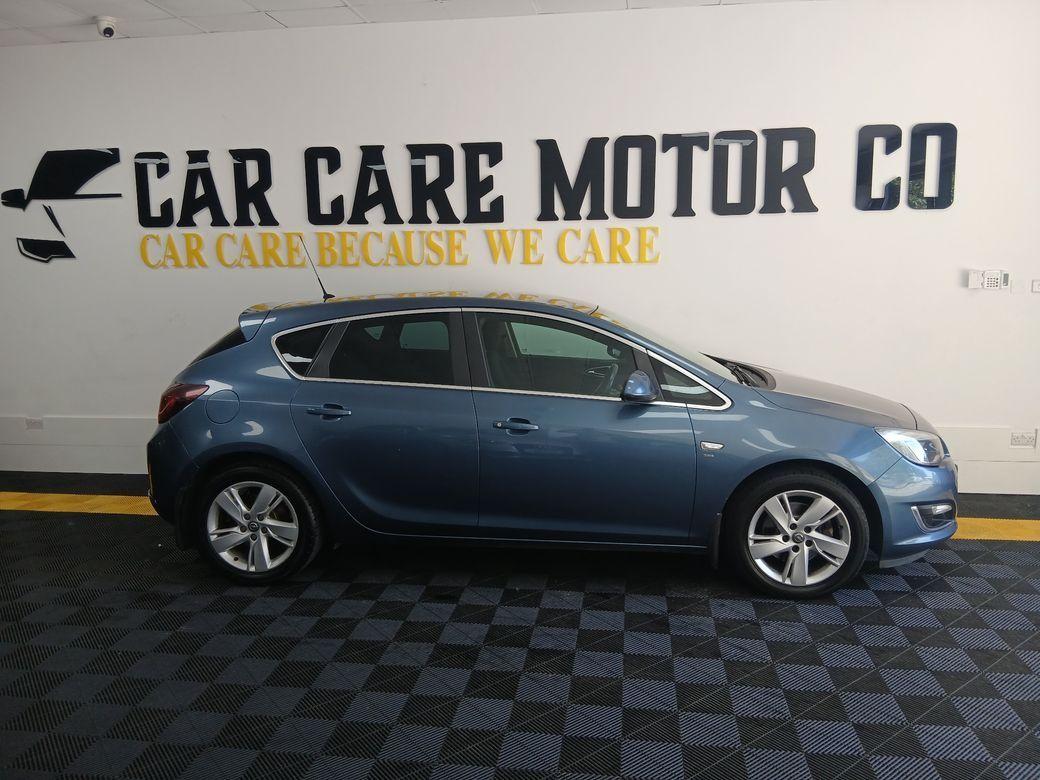 2014 Opel Astra - exterior view